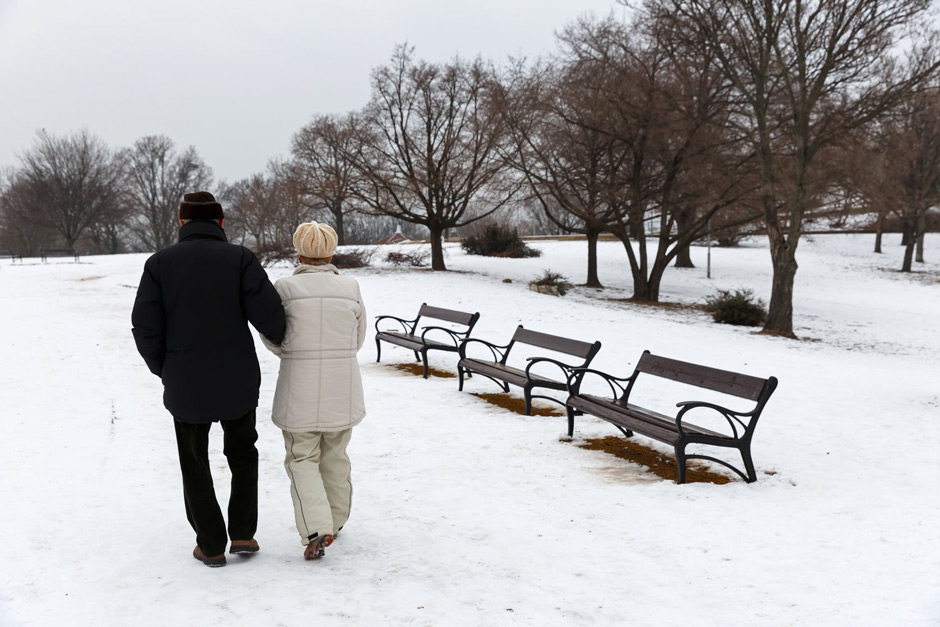 Spaziergänge mit senioren in der winterzeit – wie soll man sich darauf vorbereiten?